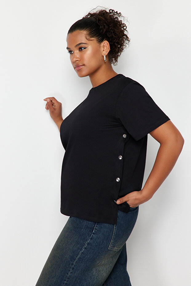 Siyah Boyfriend Fit Yanda Çıt Çıt Detaylı %100 Pamuk Örme Büyük Beden T-shirt TBBSS24BF00000 - 3