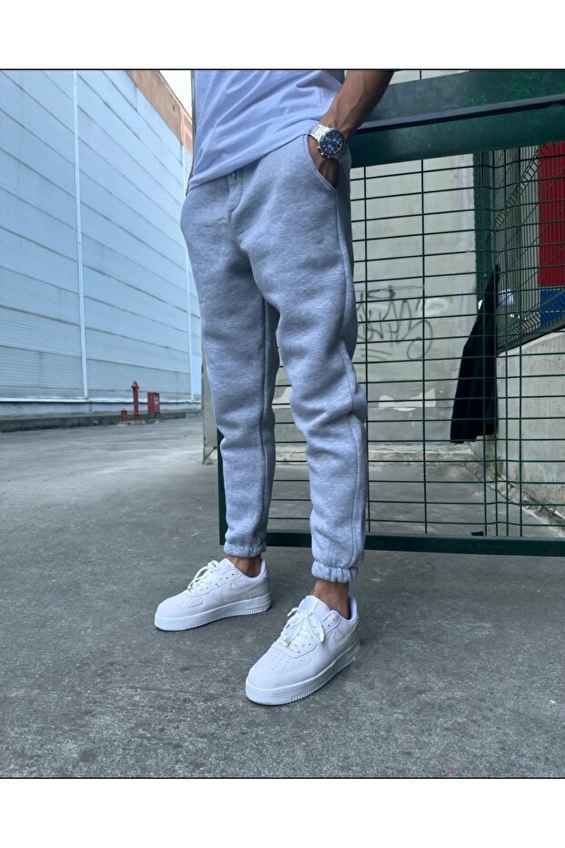 بدلة رياضية بأرجل مطاطية باللون الرمادي الأساسي للرجال - 1