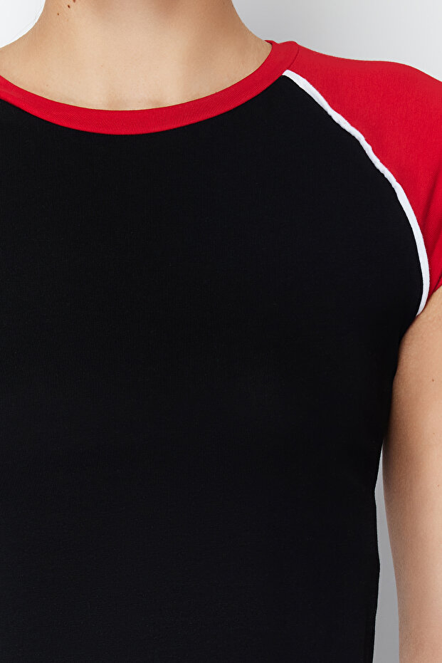 Siyah Renk Bloklu Slim Bisiklet Yaka Pamuklu Esnek Örme T-Shirt TWOSS24TS00067 - 5