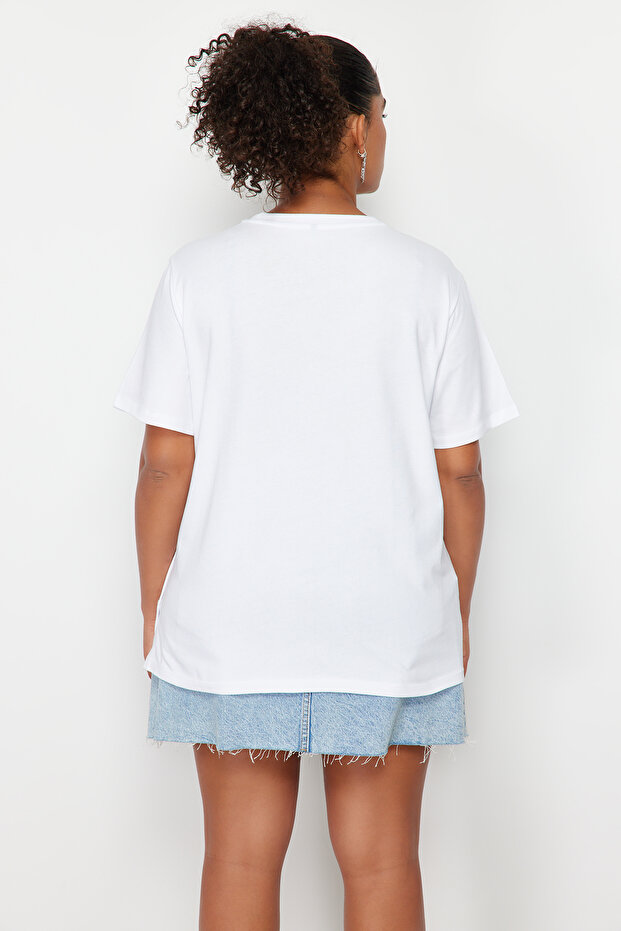 Beyaz Boyfriend Fit Yanda Çıt Çıt Detaylı %100 Pamuk Örme Büyük Beden T-shirt TBBSS24BF00000 - 6