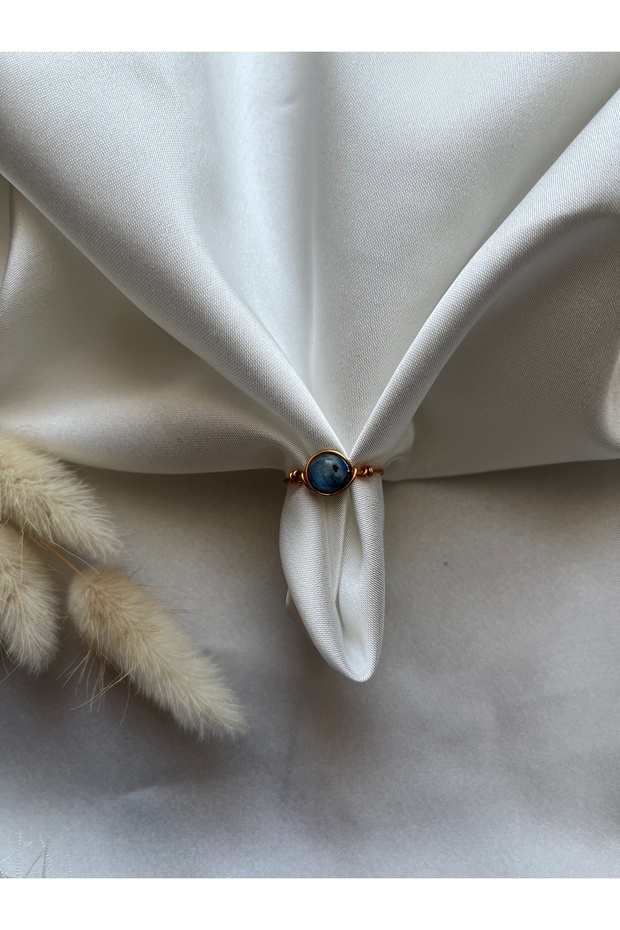 Handmade kyanite stone gold adjustable wire ring with natural stone.
