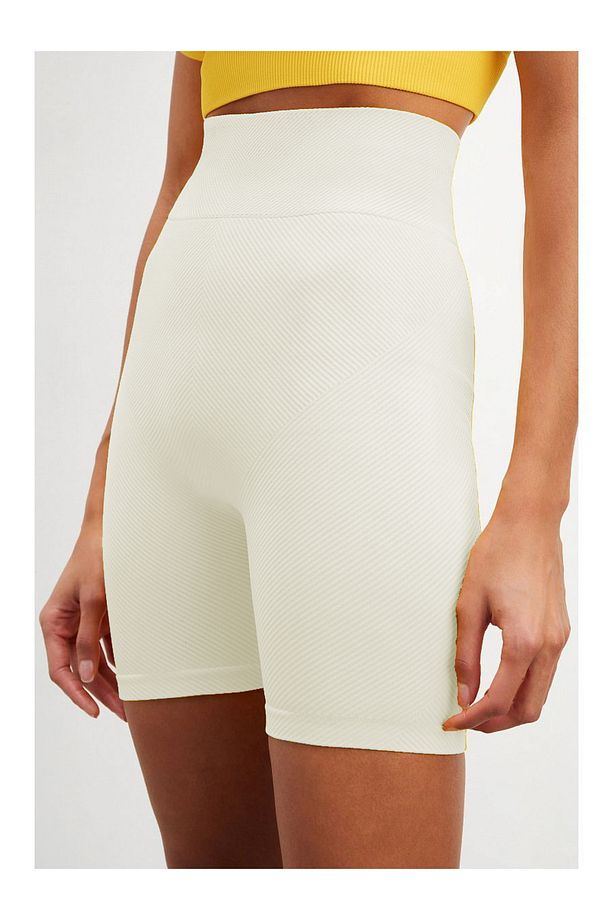 Felolin Model Dikişsiz Sporcu Şortu Örme Ve Seamless Model Ekru Renk - 1