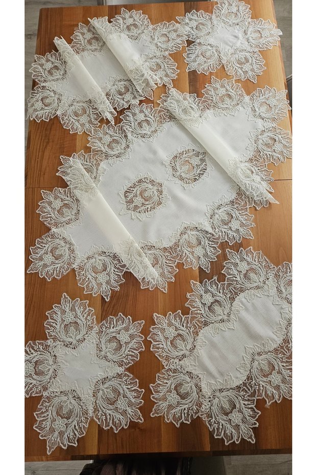 Linen Gardenia Wearing Laced Luxury Living Room Set 5 Pieces Cream