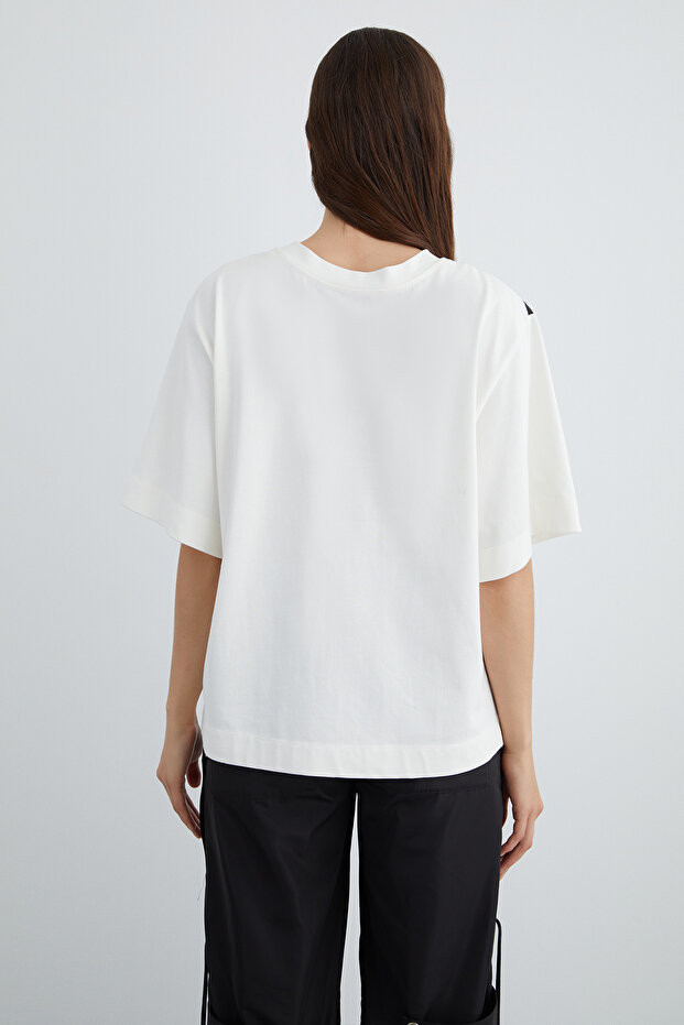 Taş Baskı Detaylı Basic Tshirt - 5