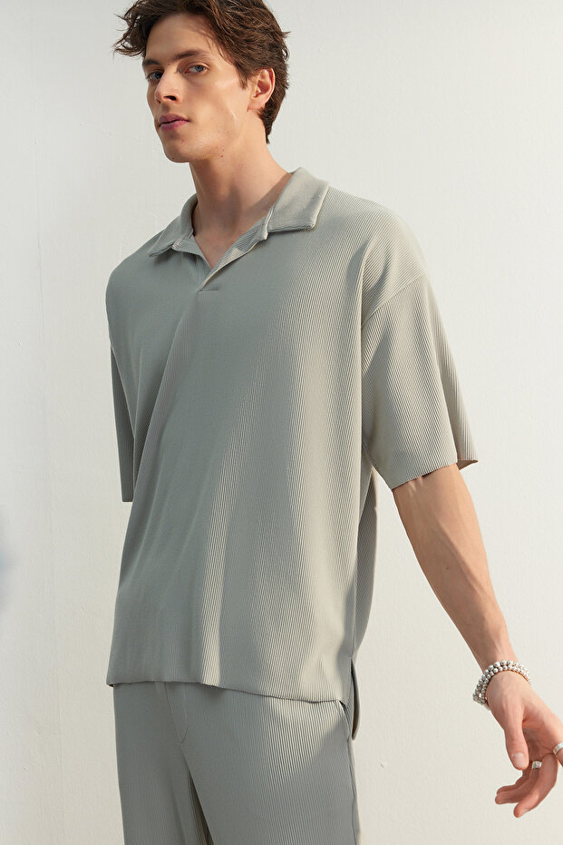 T-shirt z oversize'owym krojem, teksturowanym materiałem, niegniecącym się, z kołnierzem polo TMNSS23PO00020 - 3