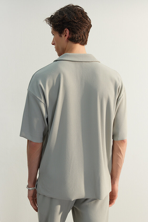 T-shirt z oversize'owym krojem, teksturowanym materiałem, niegniecącym się, z kołnierzem polo TMNSS23PO00020 - 4