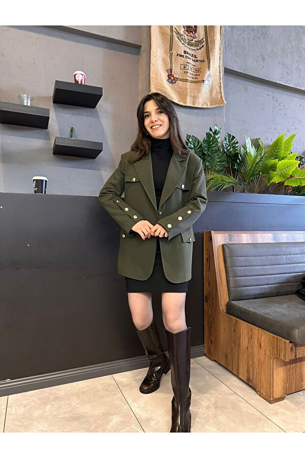 سترة فاخرة بتفاصيل أزرار - 1