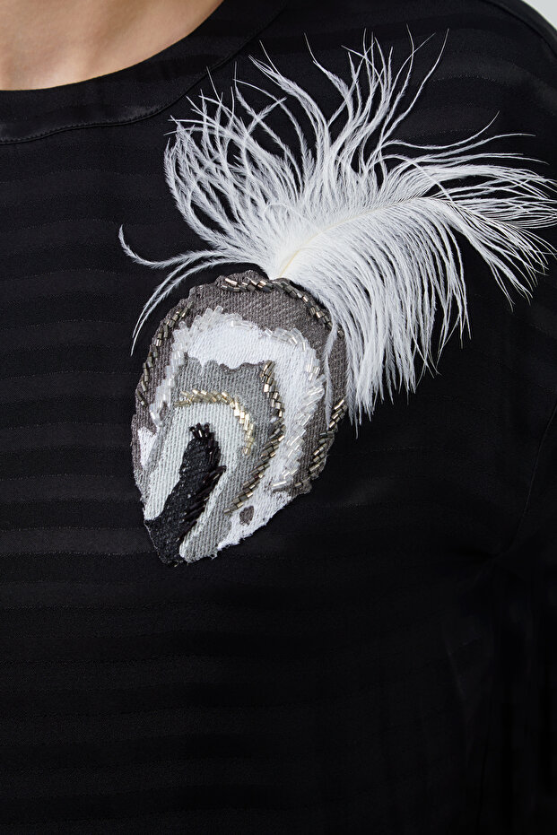 Tüylü Nakış Detaylı Siyah Basic Tshırt - 2