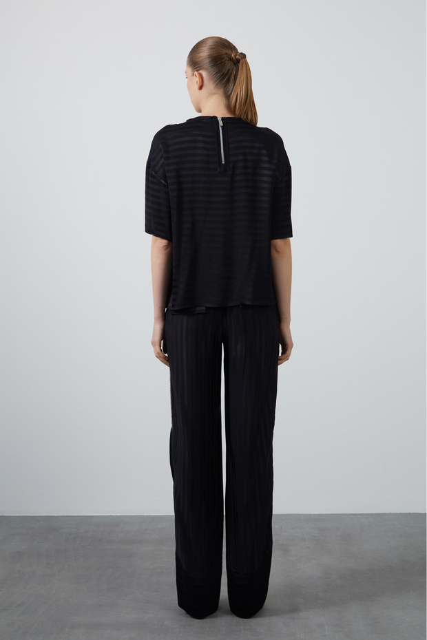 Tüylü Nakış Detaylı Siyah Basic Tshırt - 3