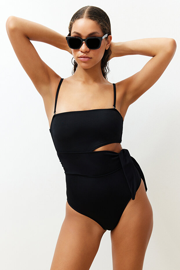 Siyah Cut Out Detaylı Straplez Kaplı Regular Mayo TBESS24MA00123 - 4