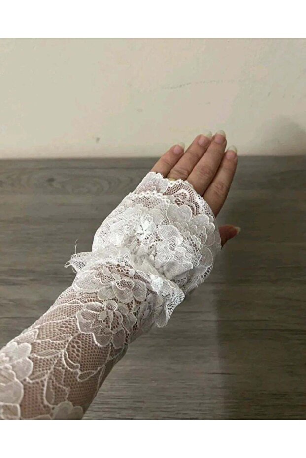 أكمام من الدانتيل من Elwin