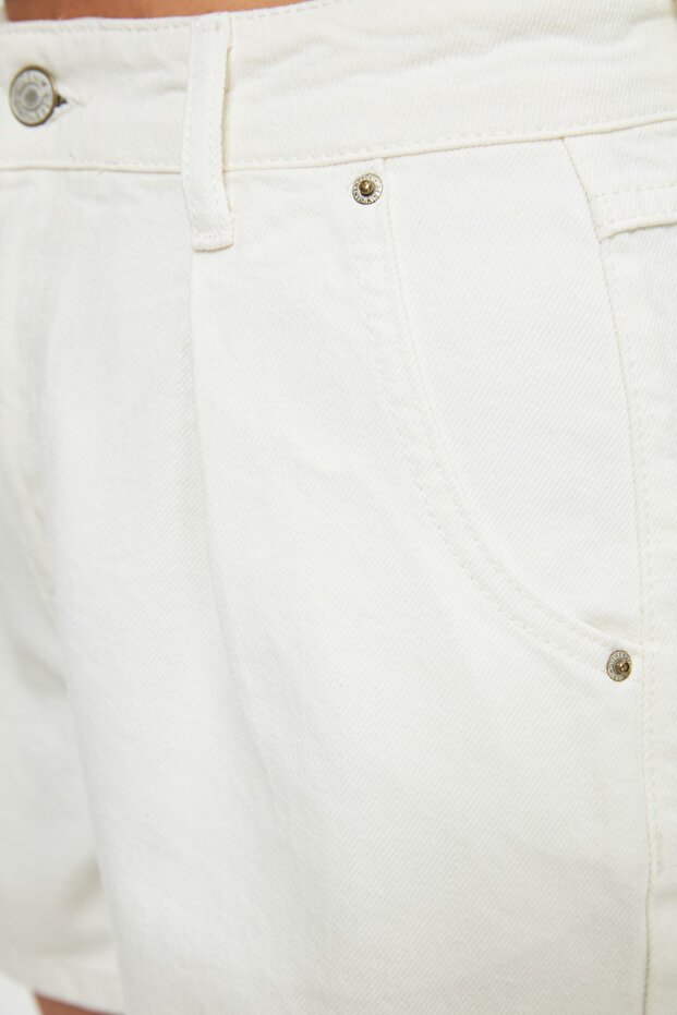 Beyaz More Sustainable Pileli Yüksek Bel City Boy Denim Şort TWOSS20SR0129 - 10