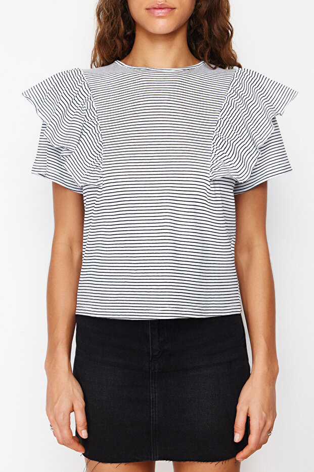 Siyah Kalın Pamuklu Kolları Fırfırlı Regular Çizgili Bisiklet Yaka Örme T-Shirt TWOSS24TS00061 - 4
