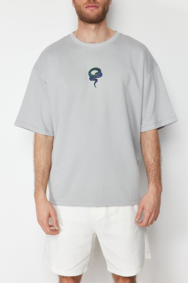 Gri Oversize/Geniş Kesim Yılan Nakışlı Kalın İnterlok T-Shirt TMNSS24TS00018 - 5