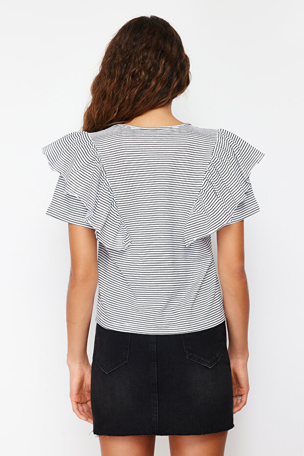 Siyah Kalın Pamuklu Kolları Fırfırlı Regular Çizgili Bisiklet Yaka Örme T-Shirt TWOSS24TS00061 - 6