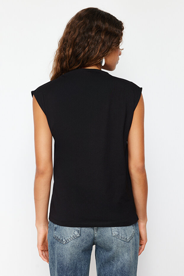 Siyah Kayık Yaka Sıfır Kol Büzgülü Örme T-Shirt TWOSS24TS00051 - 6