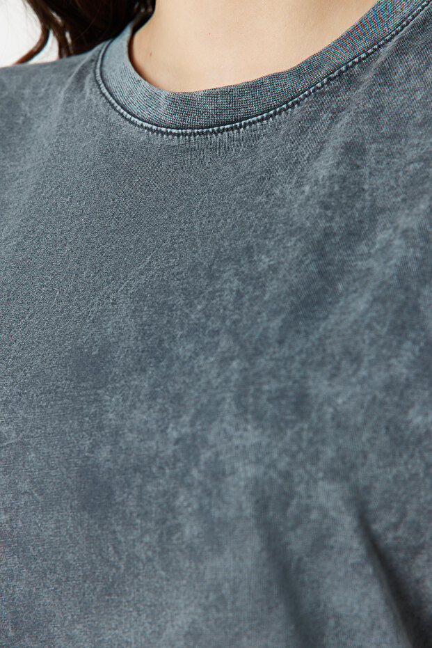 Antrasit*001 Soluk Efektli %100 Pamuk Vatka Görünümlü Basic Bisiklet Yaka Örme T-Shirt TWOSS20TS0021 - 5