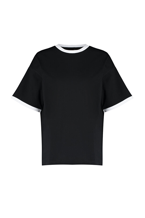 Siyah %100 Pamuk Kontrast Yaka ve Şerit Detaylı Oversize/Rahat Kesim Örme T-Shirt TWOSS24TS00052 - 7