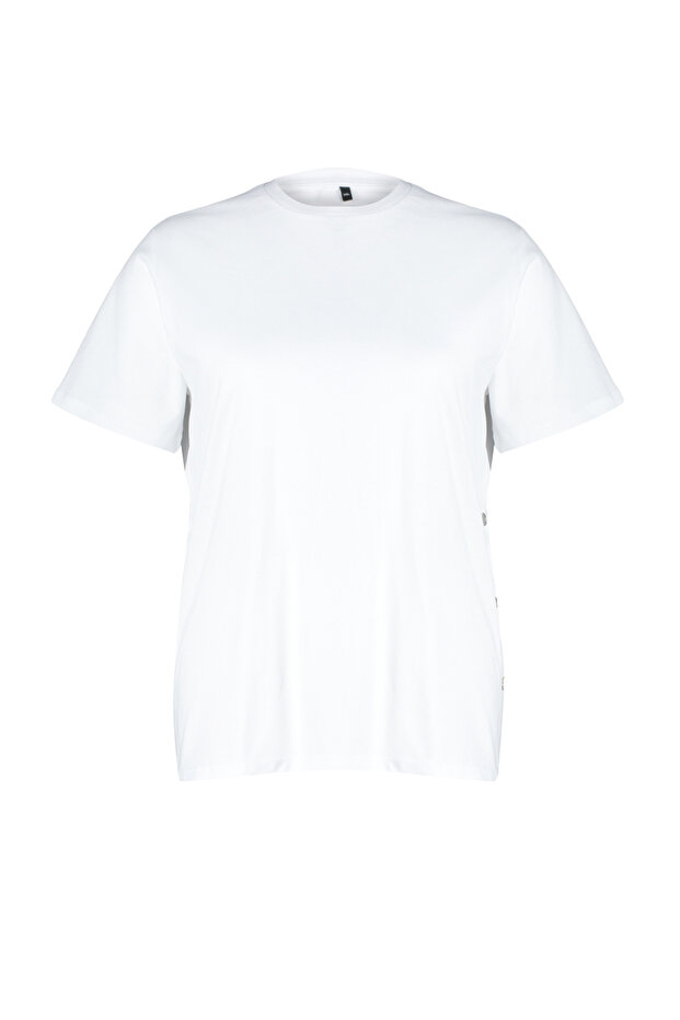 Beyaz Boyfriend Fit Yanda Çıt Çıt Detaylı %100 Pamuk Örme Büyük Beden T-shirt TBBSS24BF00000 - 7