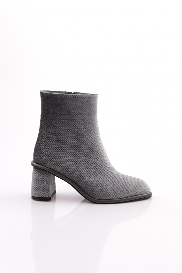 Women's Heeled Boots Gray Honeycomb 615633210
