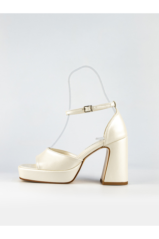 10cm bridal shoes with sides and open toeRunning is guaranteed