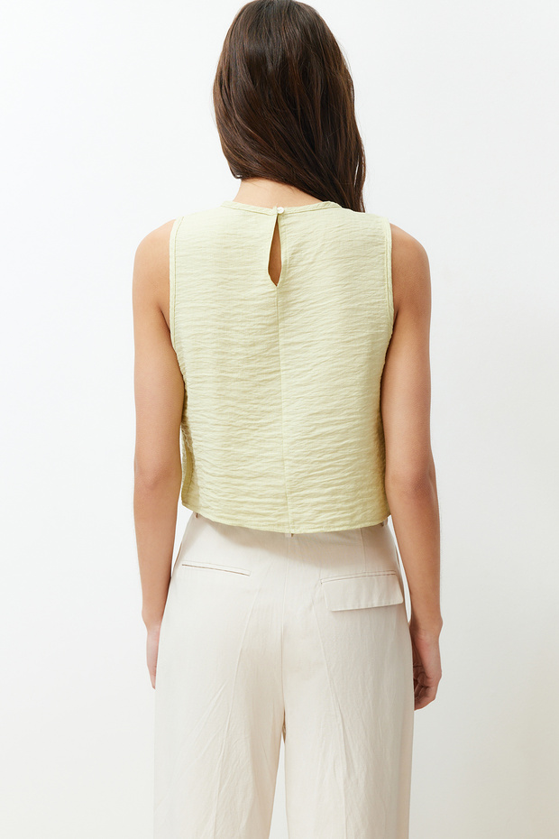 Açık Haki Kolsuz Crop Dokuma Keten Görünümlü Bluz TWOSS22BZ0246 - 6