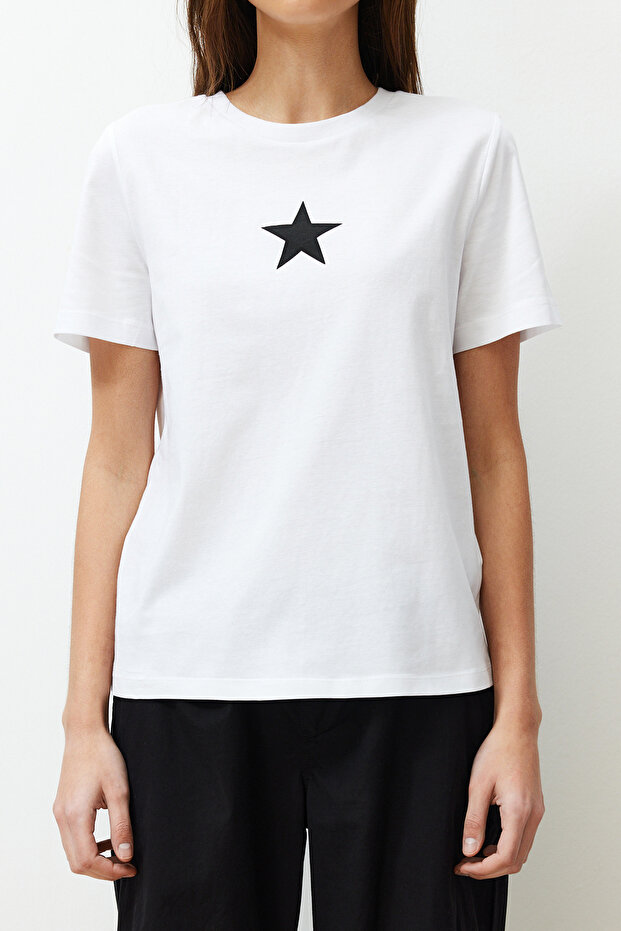 Beyaz %100 Pamuk Yıldız Baskılı Regular/Normal Kalıp Bisiklet Yaka Örme T-Shirt TWOSS24TS00095 - 5