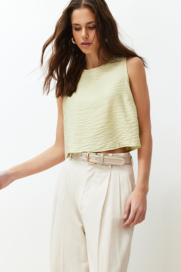 Açık Haki Kolsuz Crop Dokuma Keten Görünümlü Bluz TWOSS22BZ0246 - 1