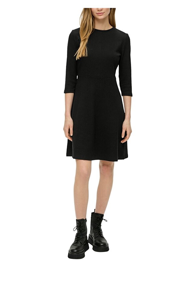 Kleid mit normaler Passform - 1