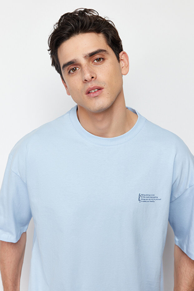 Açık Mavi Oversize %100 Pamuklu Bisiklet Yaka Minimal Yazı Baskılı T-Shirt TMNSS23TS00084 - 4
