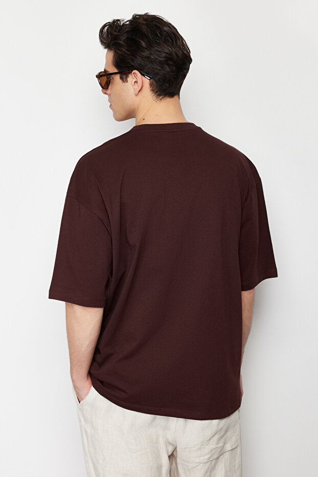 Oversize hnědé bavlněné tričko - Minimal TextT Print, TMNSS23TS00084 - 2
