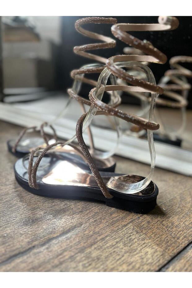 صندل أنيق مرصع بالأحجار