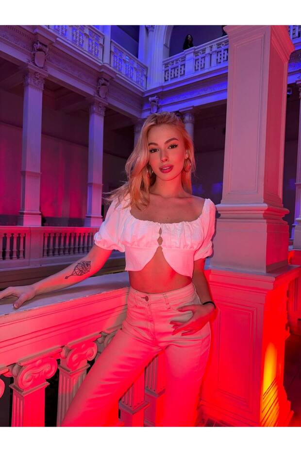 Women's Balloon Sleeve Buttoned Aerobin Fabric Cropped Blouse