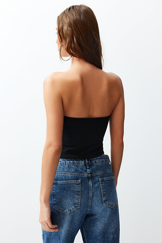Siyah Fermuarlı Asimetrik Straplez Crop Örme Bluz TWOSS24BZ00071 - 6