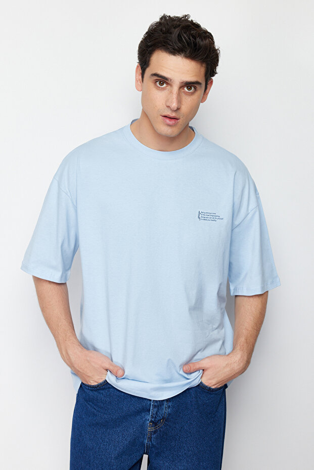 Açık Mavi Oversize %100 Pamuklu Bisiklet Yaka Minimal Yazı Baskılı T-Shirt TMNSS23TS00084 - 1