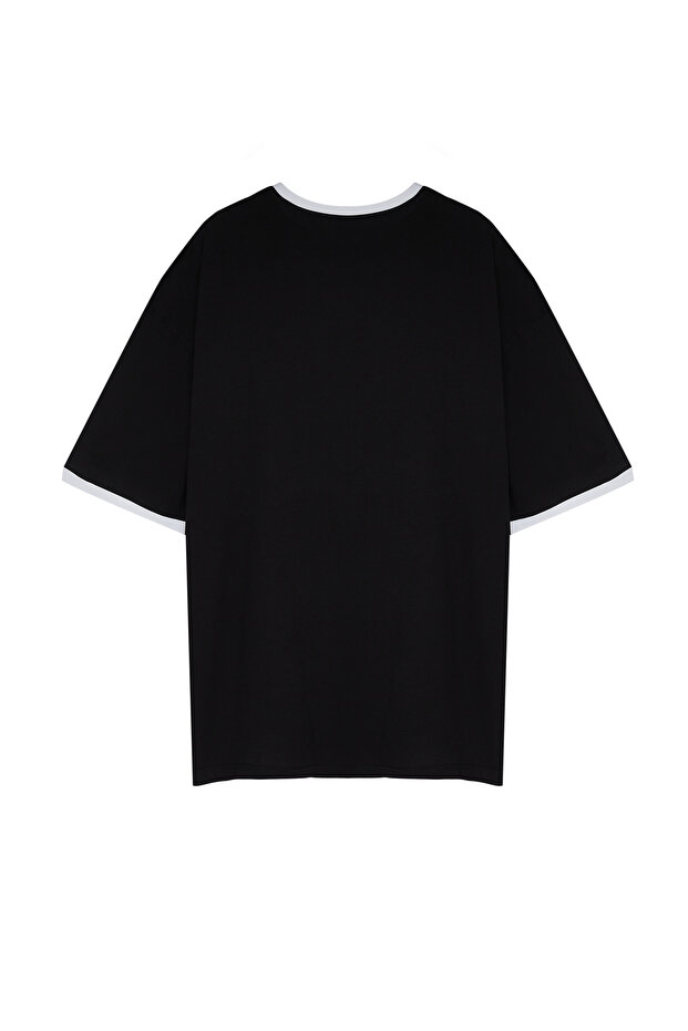 Büyük Beden Siyah Oversize/Geniş Kesim Kontrast Detaylı %100 Pamuklu T-shirt TMNSS24BF00033 - 8