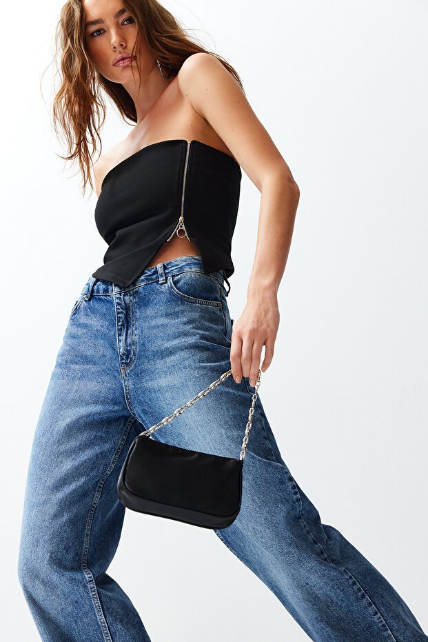 Siyah Fermuarlı Asimetrik Straplez Crop Örme Bluz TWOSS24BZ00071 - 2