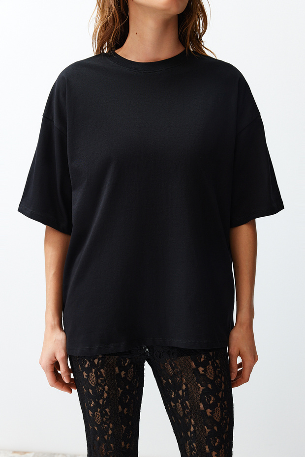 Siyah %100 Kalın Pamuklu Oversize/Geniş Kalıp Bisiklet Yaka Örme T-Shirt TWOSS23TS00040 - 7