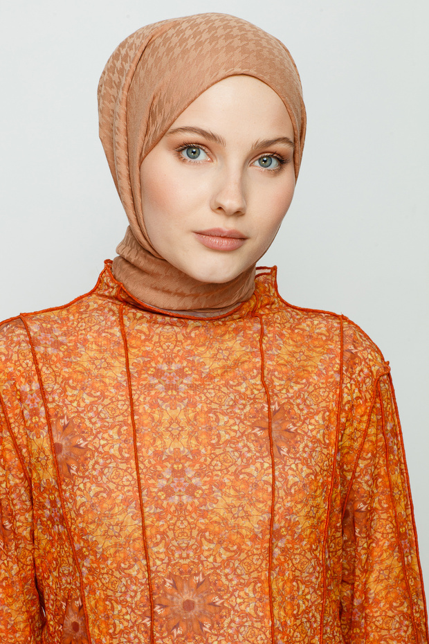 شال منقوش باللون البيج البسكويت - 2