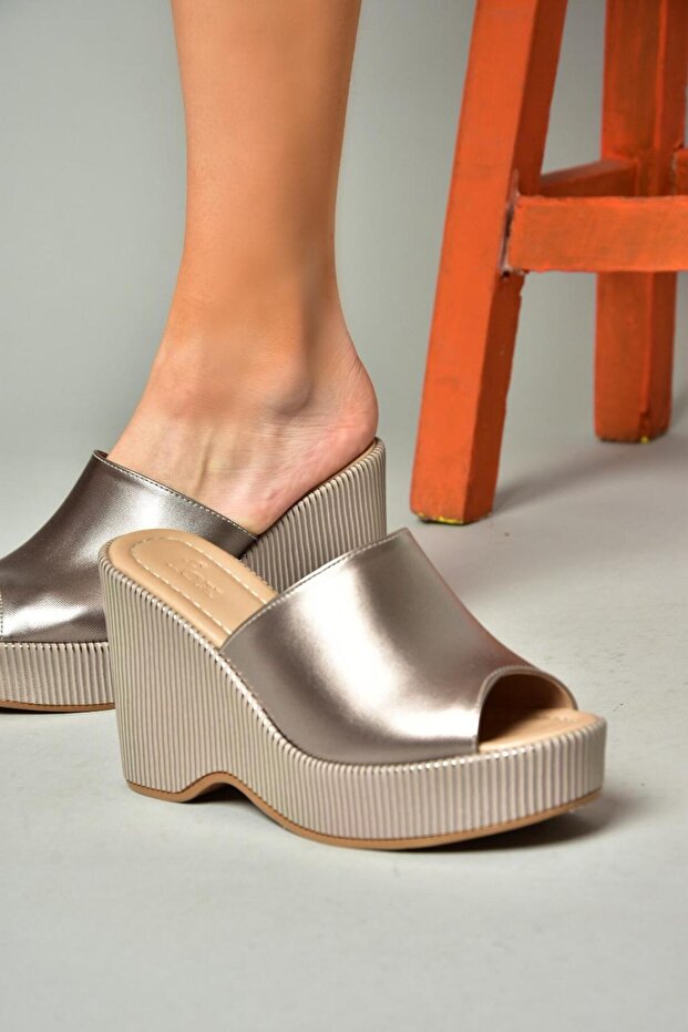 K250101509 Platinum Wedge Heeled Women's Slippers