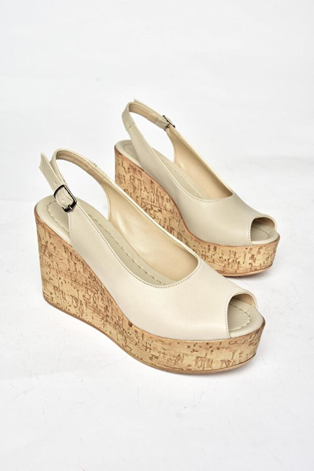 S996063509 Beżowe buty damskie na koturnie - 7