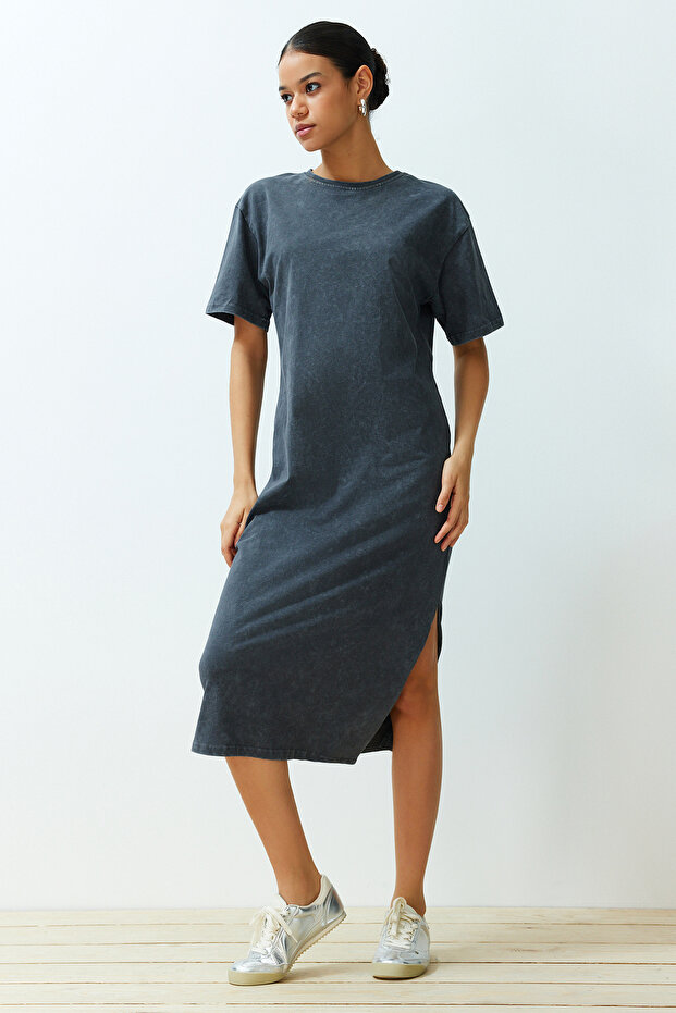 Anthrazitfarbenes, 100 % Baumwolle, geschlitztes T-Shirt-Kleid mit Used-Look und bequemer Passform TWOSS24EL00140 - 1