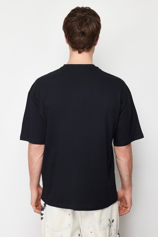 Siyah Oversize/Geniş Kesim %100 Pamuklu Kadife Doku Baskılı T-Shirt TMNSS22TS0318 - 2