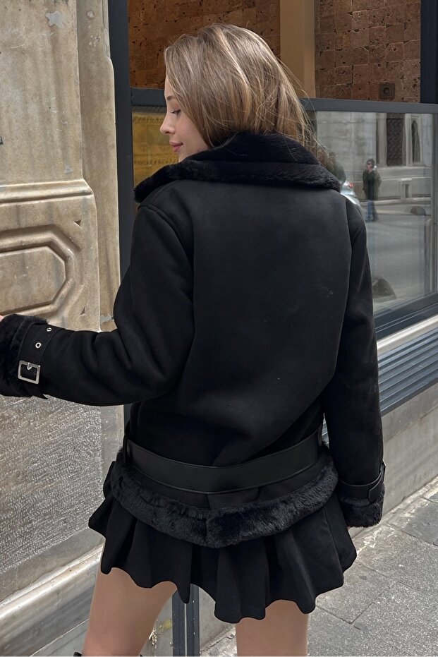 Damski płaszcz z laminowanego zamszu z rękawami z paskiem i futerkiem - 4