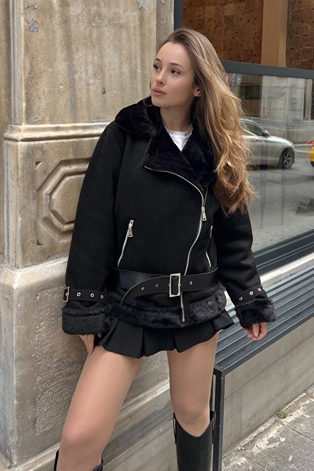 Damski płaszcz z laminowanego zamszu z rękawami z paskiem i futerkiem - 3