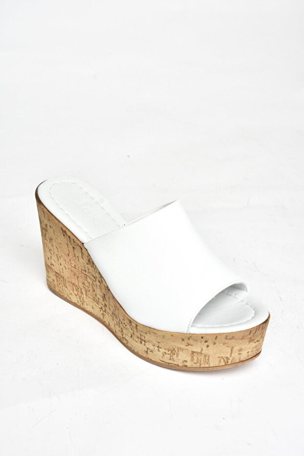 S996069909 Bílé dámské pantofle na klínové podrážce - 7