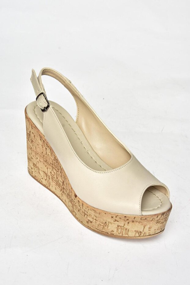 S996063509 Beżowe buty damskie na koturnie - 5