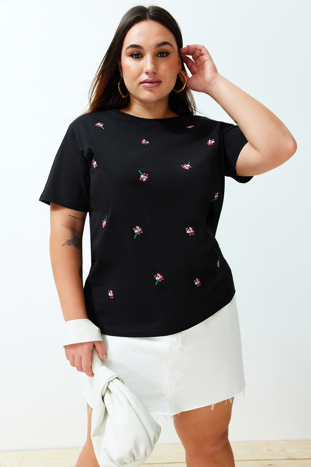 Boyfriend kivágott fekete virágos hímzésű nagy méretű póló - 100% pamut TBBSS24BF00029 - 1