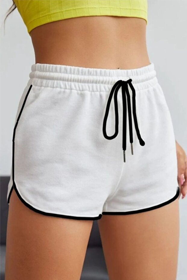 Biyeli Yırtmaçlı Detayli Mini Şort - 2