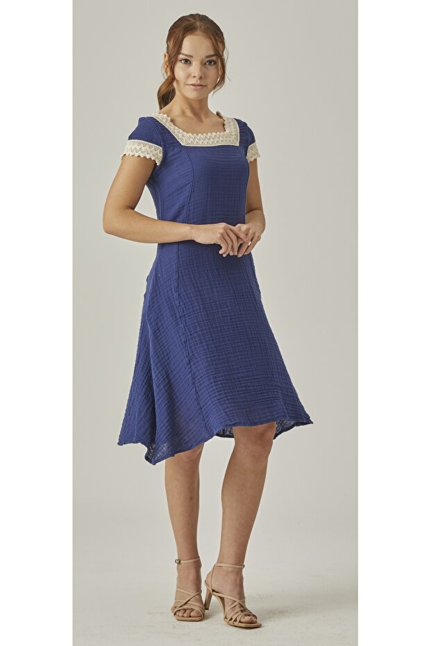 MUSLIN COLLAR LACE POCKET MIDI DRESS